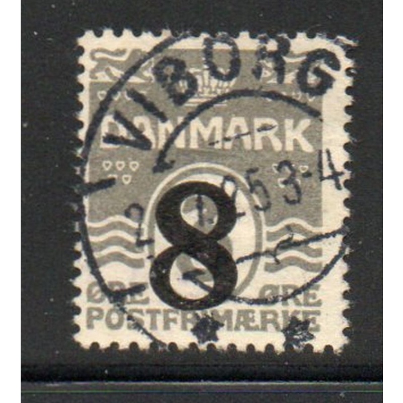 Denmark Sc 163 1921 8 ore overprint on 3 ore wavy line stamp used