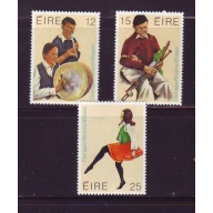 Ireland Sc 484-486 1980 Bodhran Drum & Whistle Players stamp set mint NH